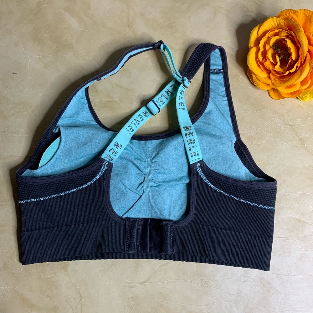 Berlei Sports Bra - Picture 8 of 14